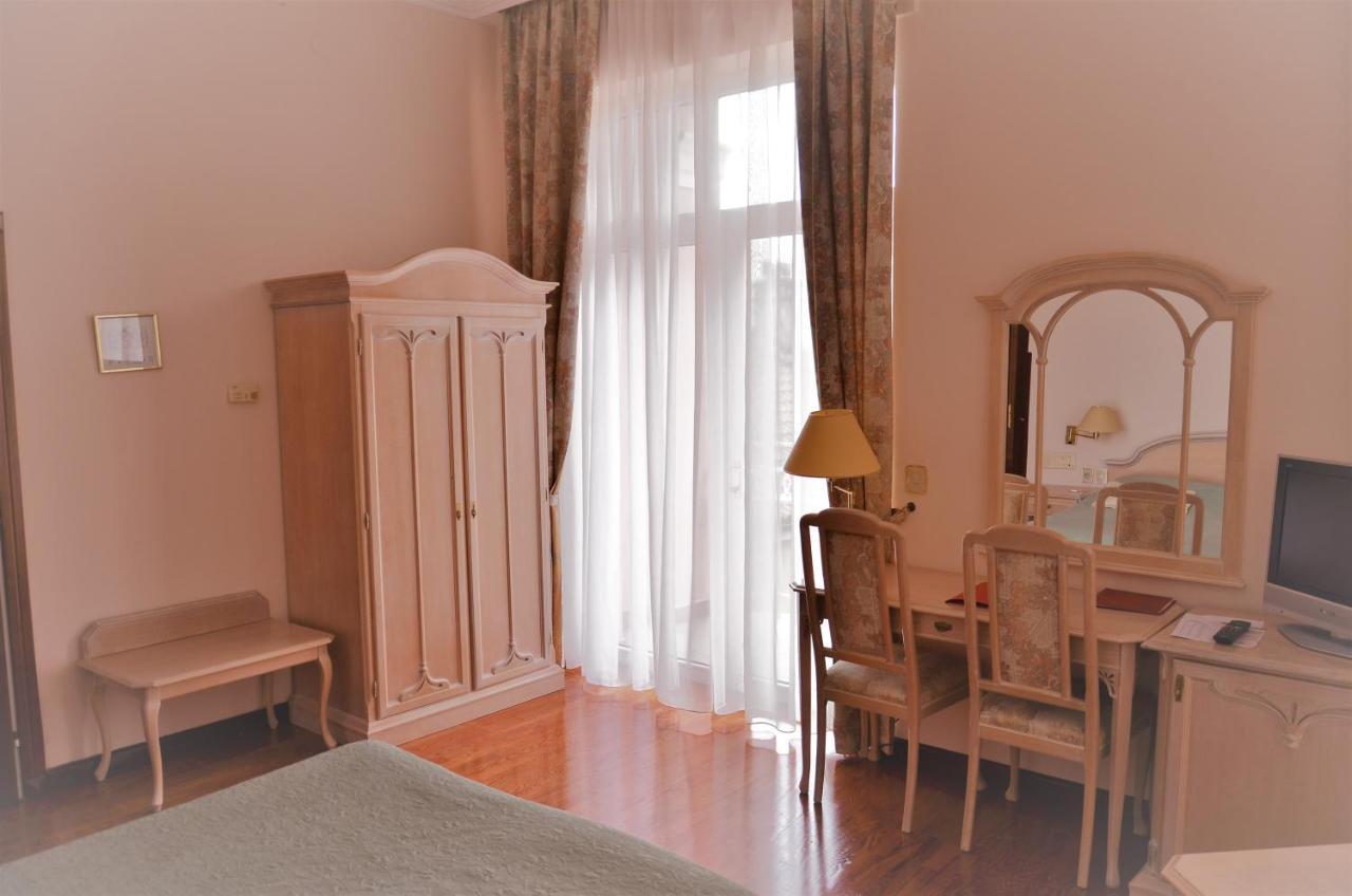 Hotel Mozart Opatija Exterior foto